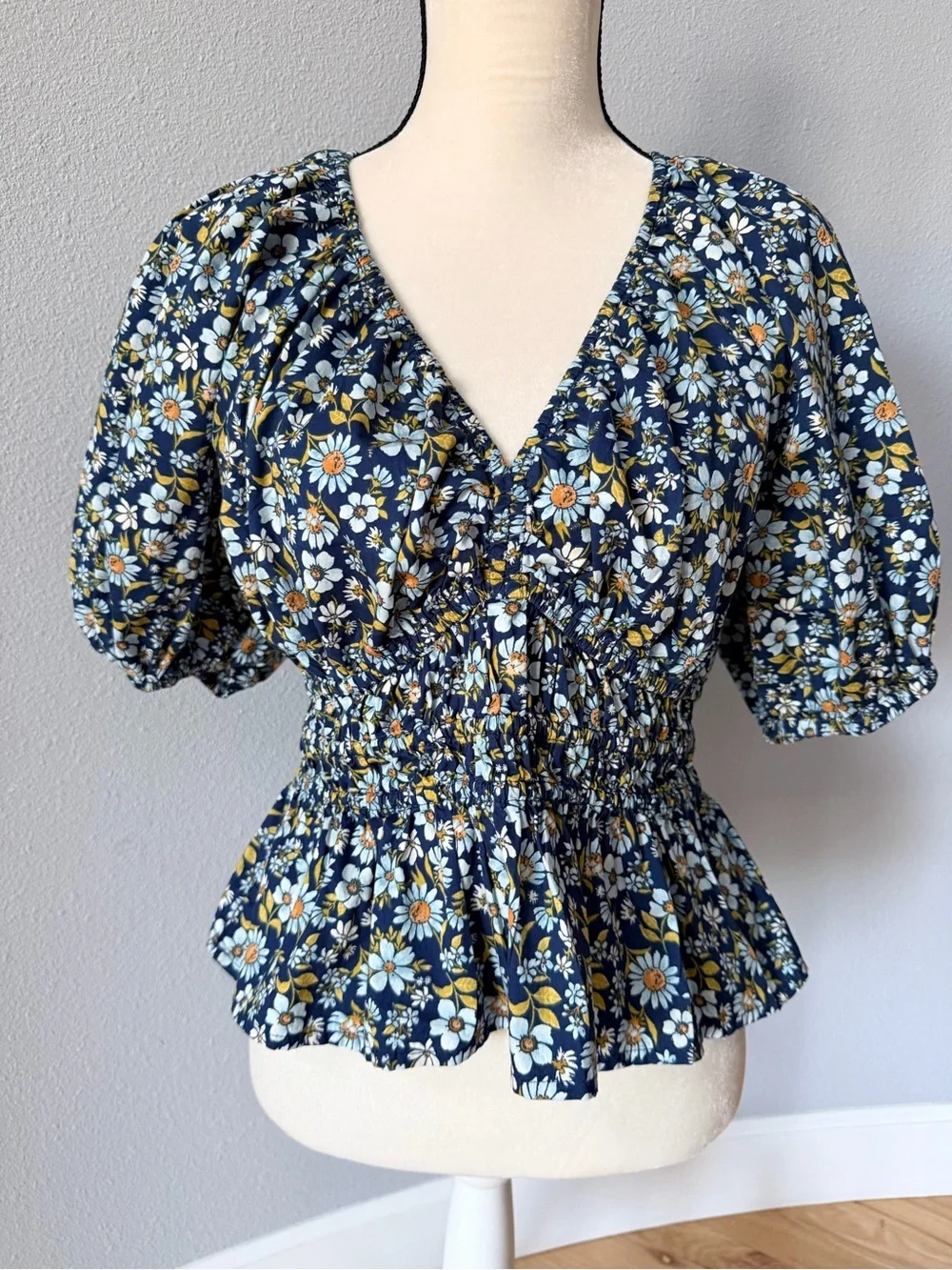 Old Navy Blue Floral Smocked Peplum Blouse Puff Sleeve Size Small